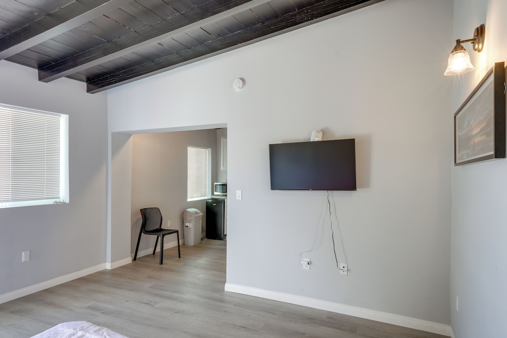 6 Mi to Frazier Mountain: Cozy Studio Retreat
