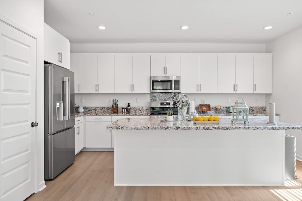 Spacious 5BR Getaway w Game Room Modern Comfort
