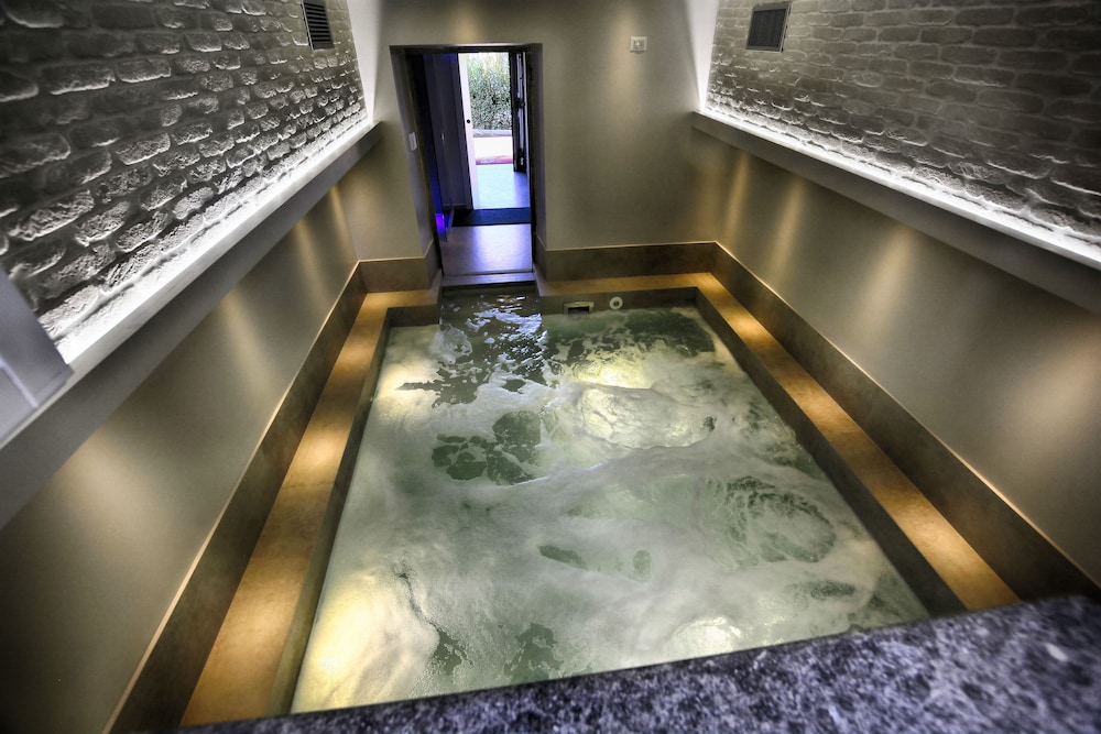 Corte Sospesa Guest House & Spa