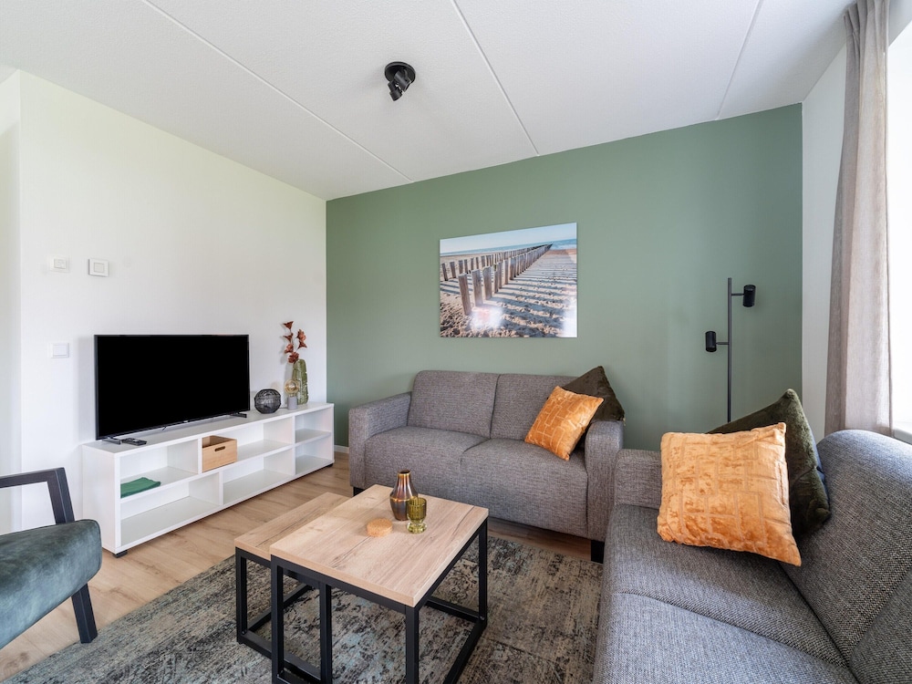 Luxurious Holiday Home With Parking