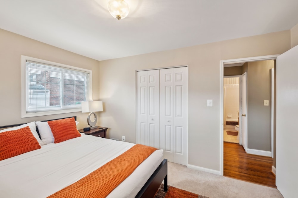 Uline Hospitality 4 Bedroom Home