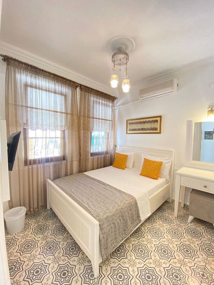 Bozcaada Butik Pansiyon - Image 32