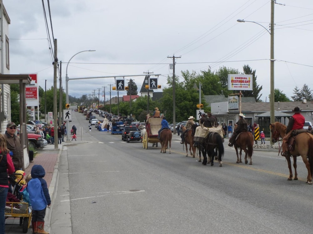 Round-Up Motel