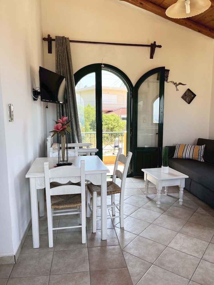 Skandalis Traditional Suites
