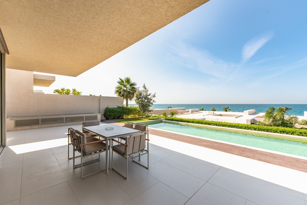 Luxe 4BR Villa Private Pool Beach Al Zorah