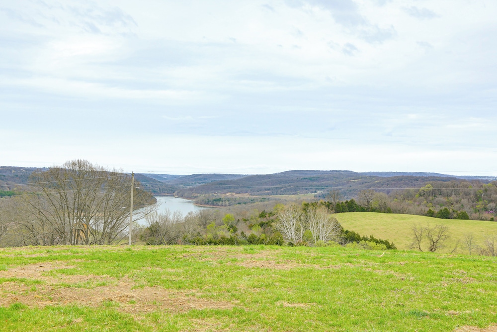 1 Mi to Table Rock Lake: Home w/ Furnished Patio!