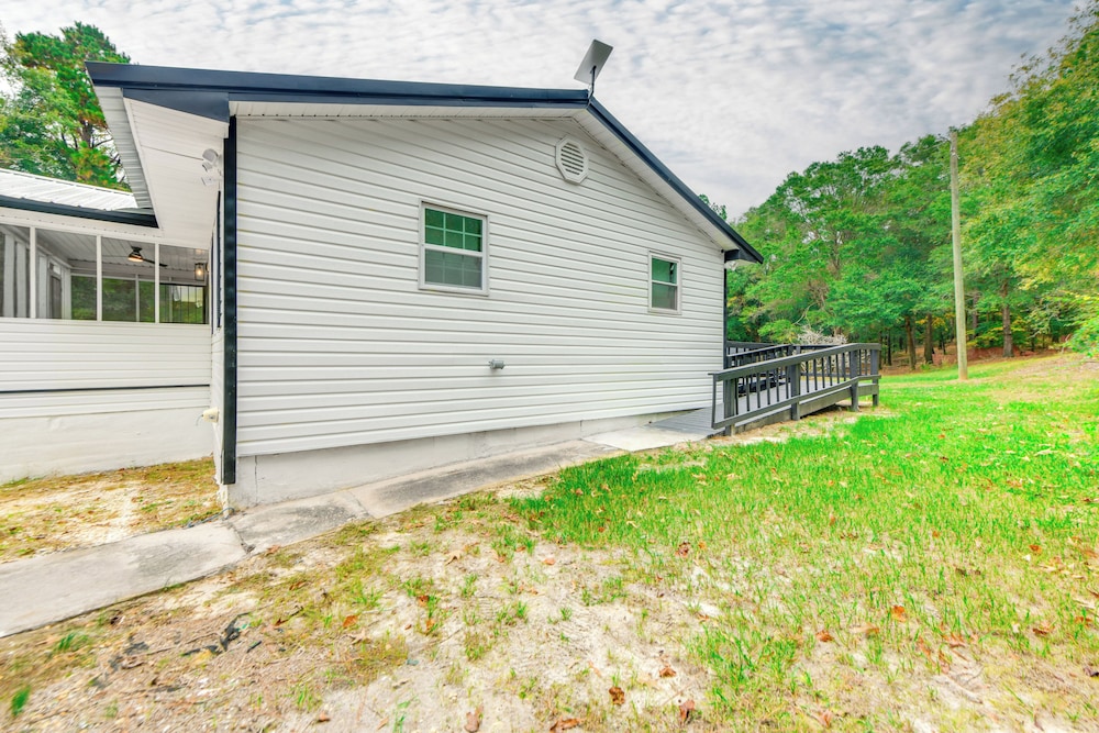 5 Mi to Victoryland Casino: Secluded Home w/ Deck!