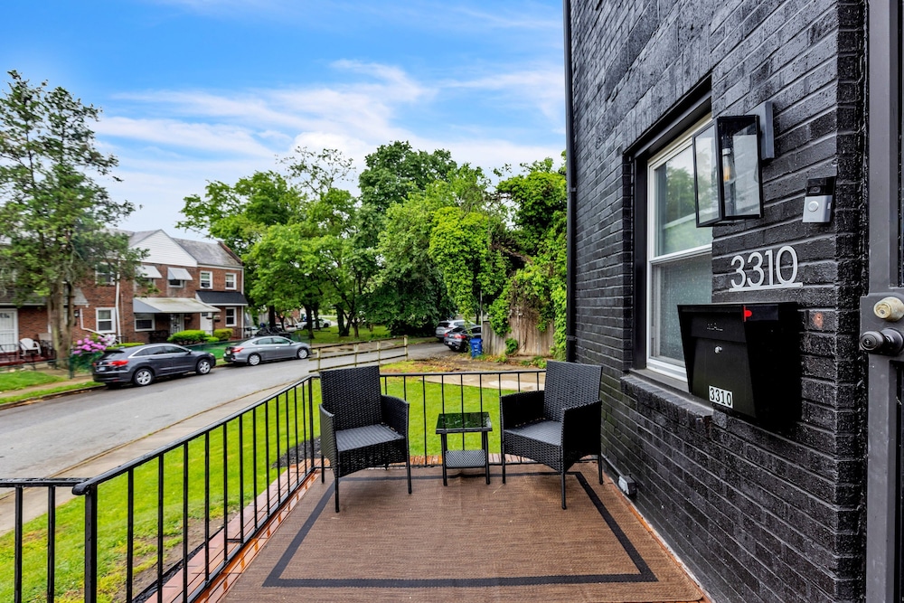 Cozy Getaway Quiet Neighborhood Near Dt 2 Bedroom Townhouse