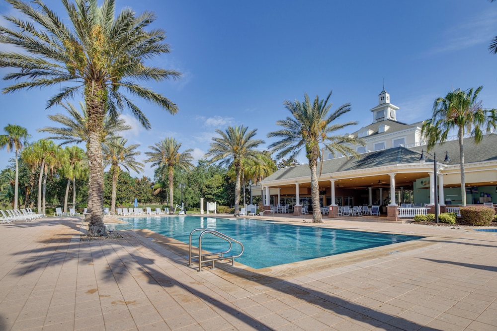 7 Mi to Disney World: Condo w/ 2 Balconies + Pools