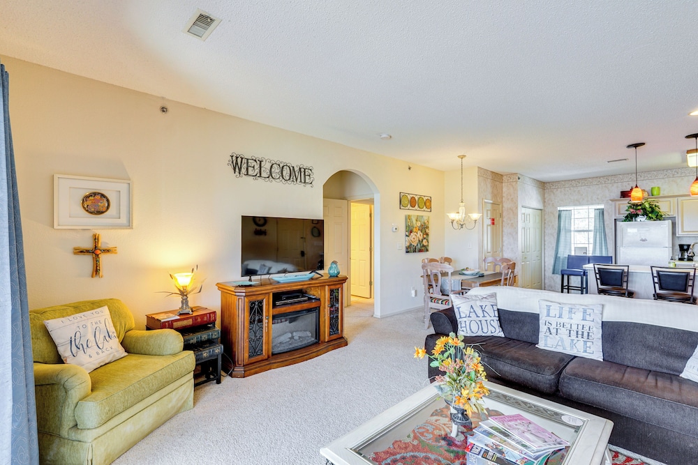Waterfront Condo w/ Pool on Lake of the Ozarks