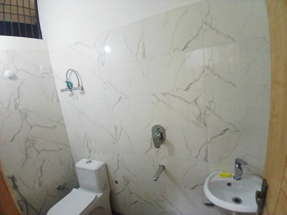 Hotel Devi Ram Atithi Bhawan Vrindavan By HRG