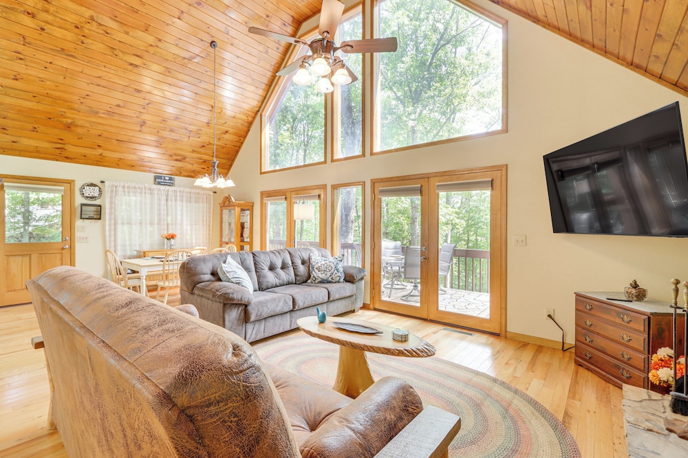 Year-round Mtn View: Pet-friendly Murphy Retreat