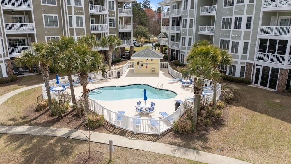 Magnolia Pointe Luster Leaf 4887-203 2 Bedroom Condo