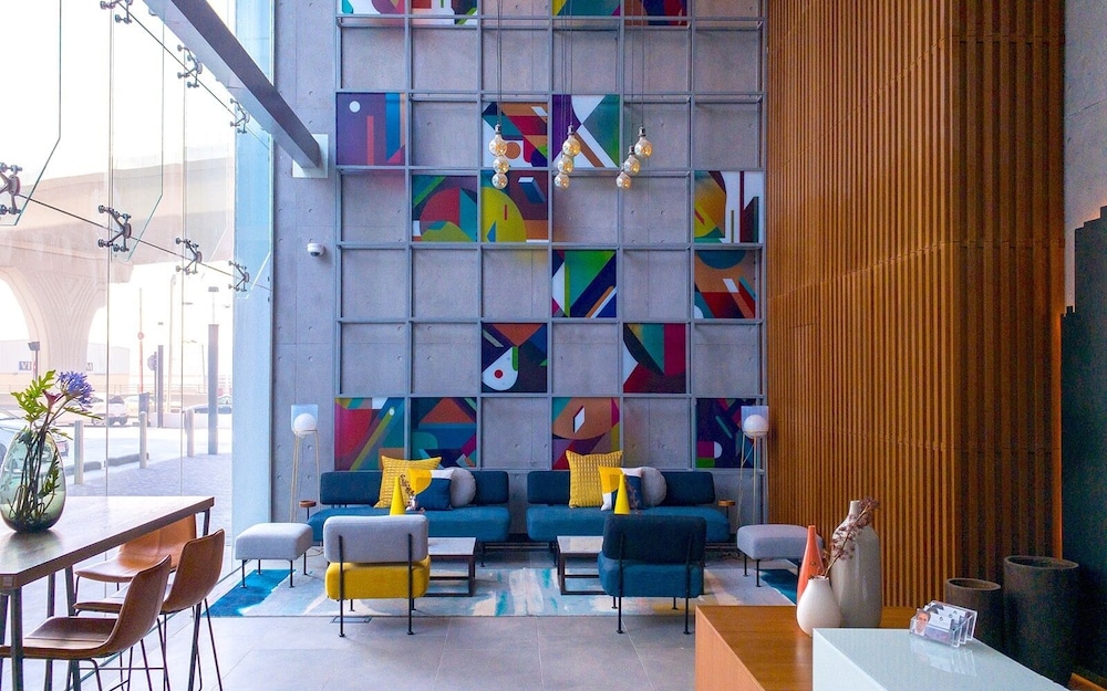 Bright Studio With Mesmerizing Canal and City View — recepcion & lobby