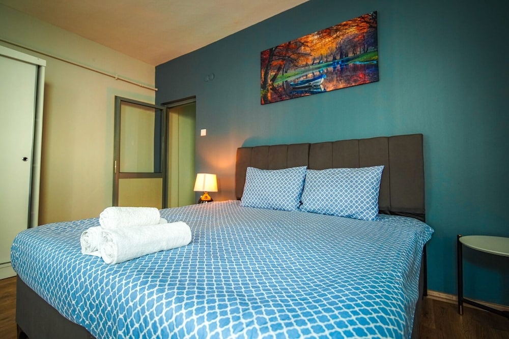 Yaghane Apartments