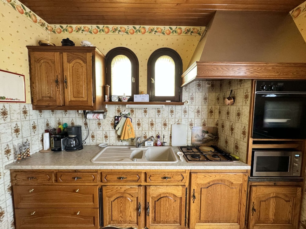 Spacious Group Stay Near Le Mans Circuit