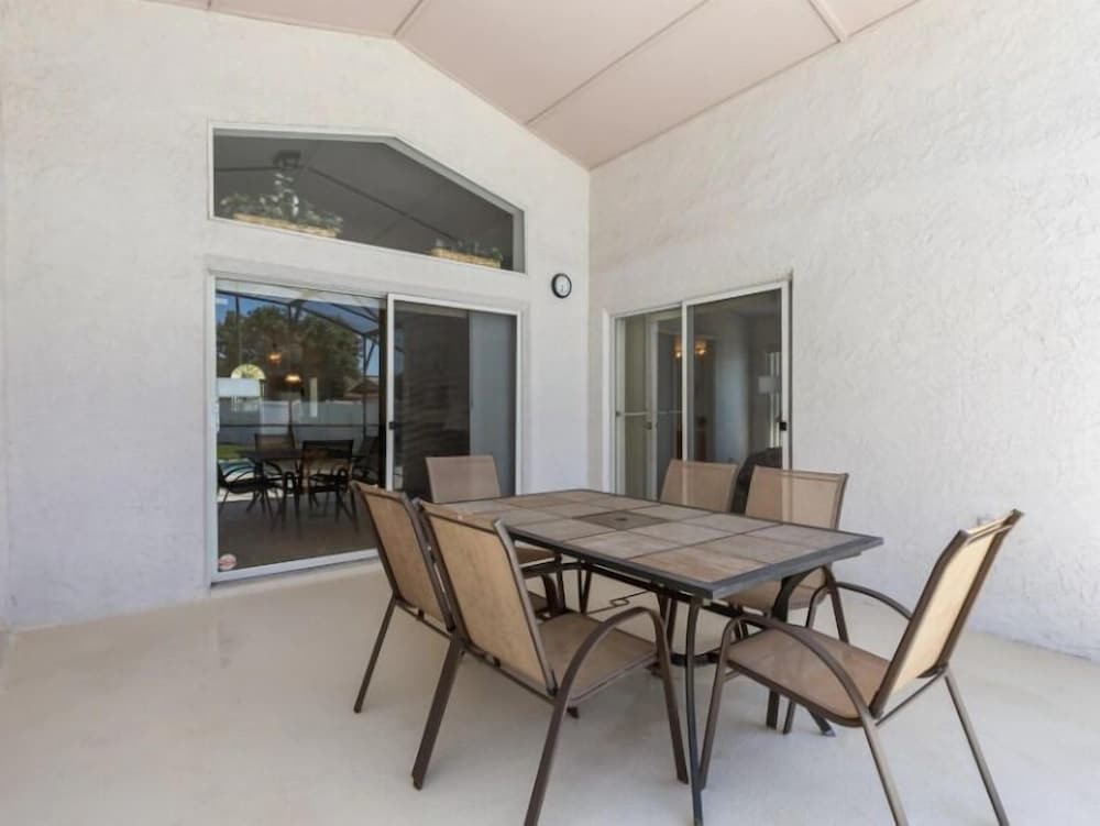 Sunny Private Pool & Spa & Fenced Yard. Nr Parks