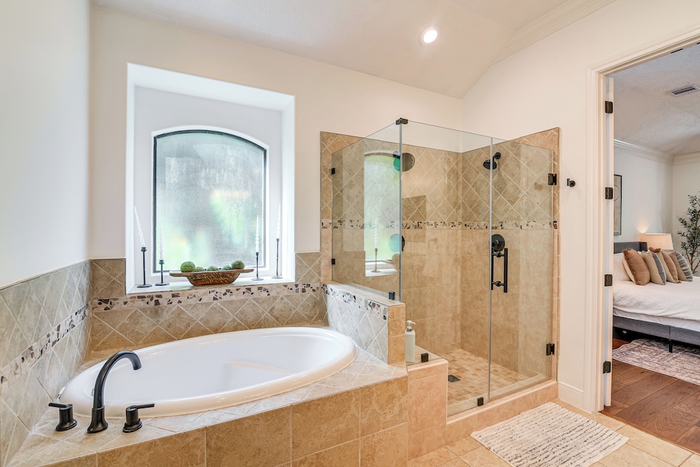 Pool & Hot Tub: Family-friendly Houston Area Home!