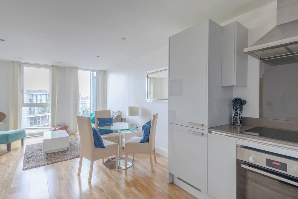Sleek & Sunny 1BD Flat Near Greenwhich - Deptford!