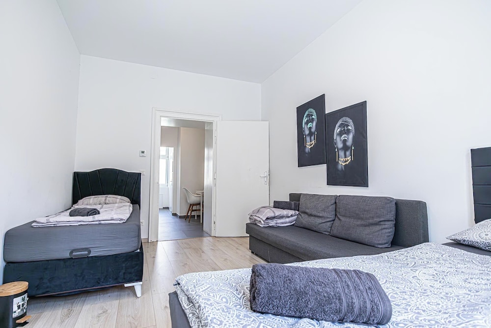 Cozy Budget 2BR Apartment Vienna