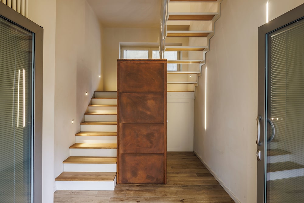 Lucy Florence Charming Modern Apartment