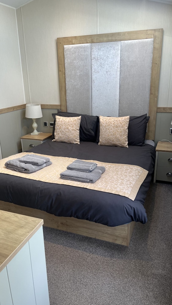 Dog Friendly Lodge With hot Tub, Quiet Location view 4