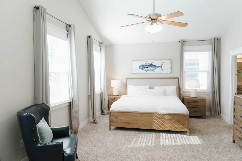 Somewhere on the Beach by Avantstay Golf Cart + Bikes, Pool Access, Beach