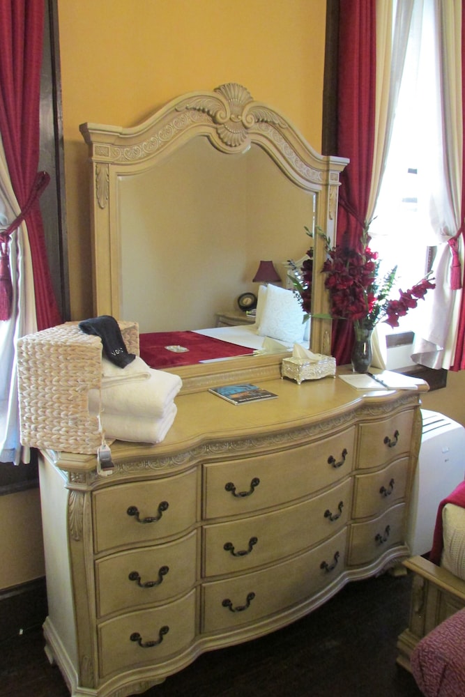 Whole Hearts Bed and Breakfast view 3