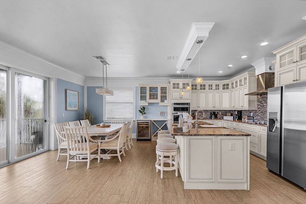 571 Seabatical: Canal Front With Pool! 5 Bedroom Home