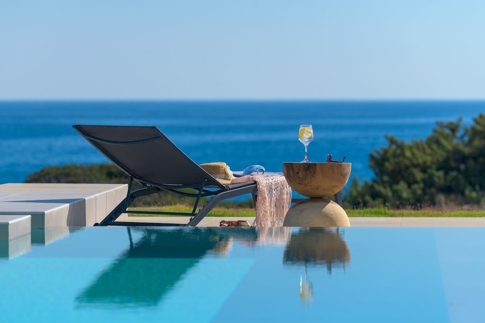 Albatross Beach Front Villas