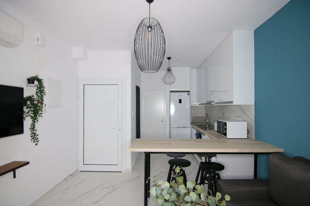 Limnaria 123: Seaside Romantic Flat view 4