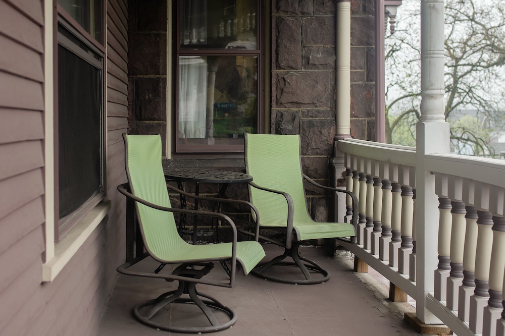 Reynolds Mansion B&B