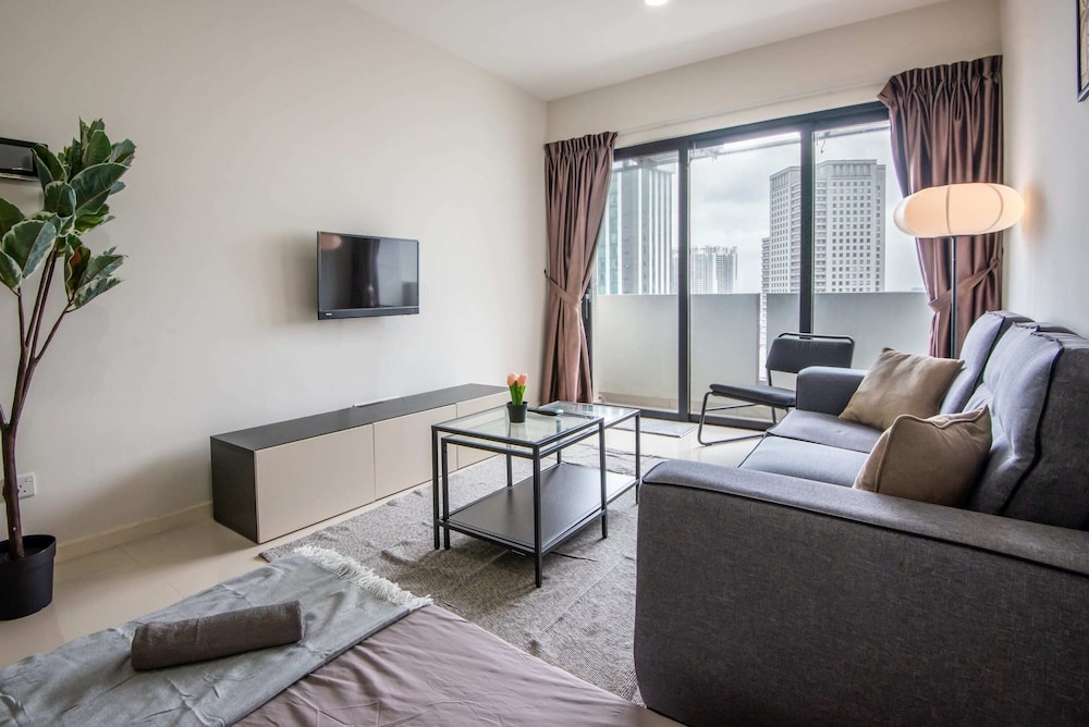 A Lovely & Comfy Suite at Suasana Suites JB 11