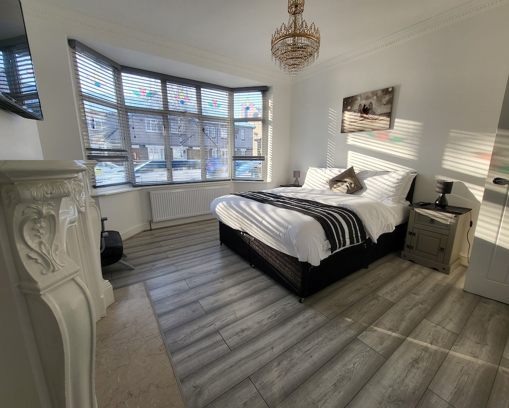 Grand Exclusive 2 Bed Apartment - London