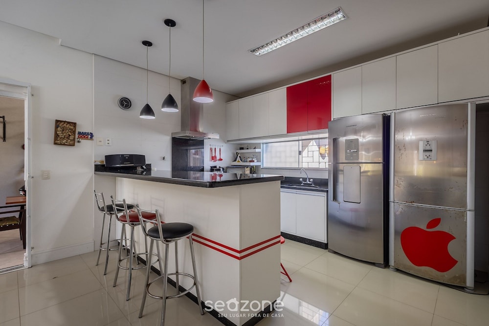 2BR House w/ Pool & BBQ in Penha Tzs210