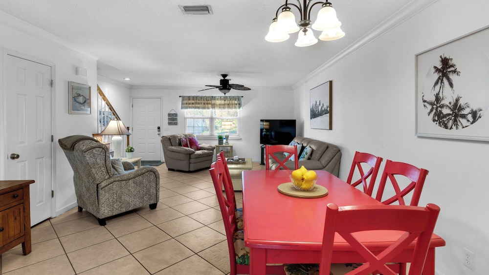 Beachside Retreat With Pools & Local Dining + Free Attraction Tickets!