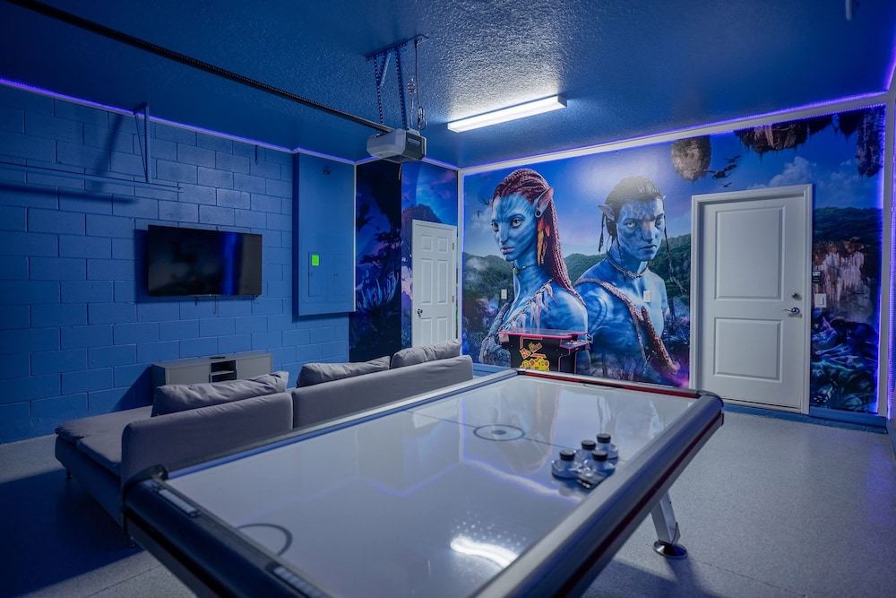 Fun and Relax 10 Bed Home Pool Themed Rooms
