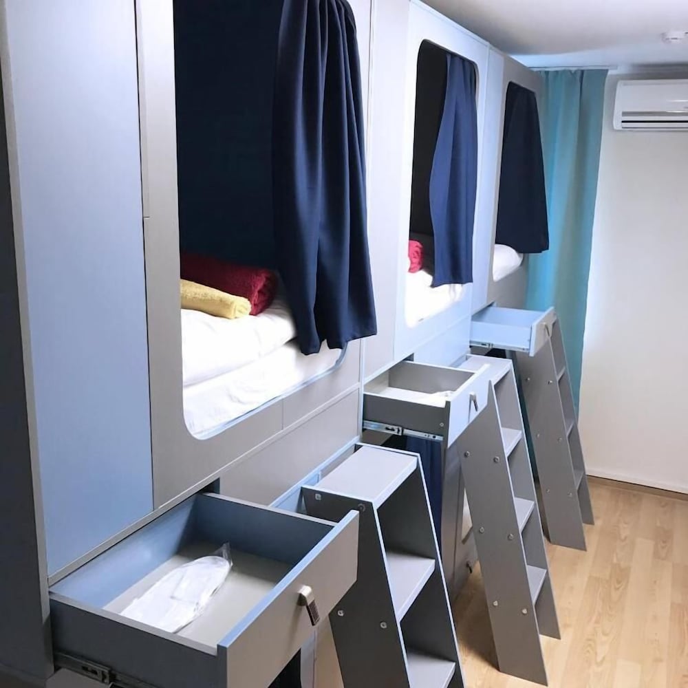 Christal - Hostel