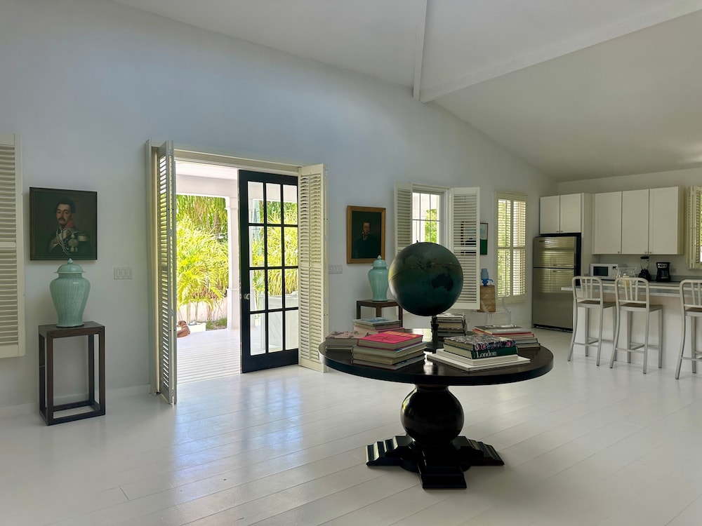 Hibiscus Hill Cricket Pavilion - Retreat Near Pink Sand Beach 2 Bedroom Cottage