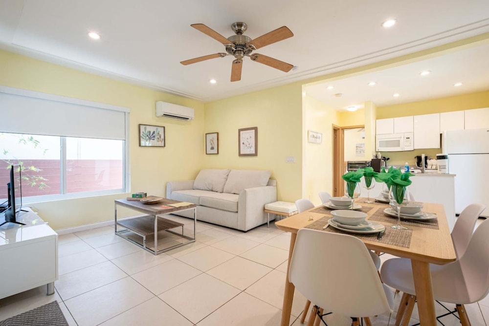 Casa Del Mar Beach Apartment Suite 1