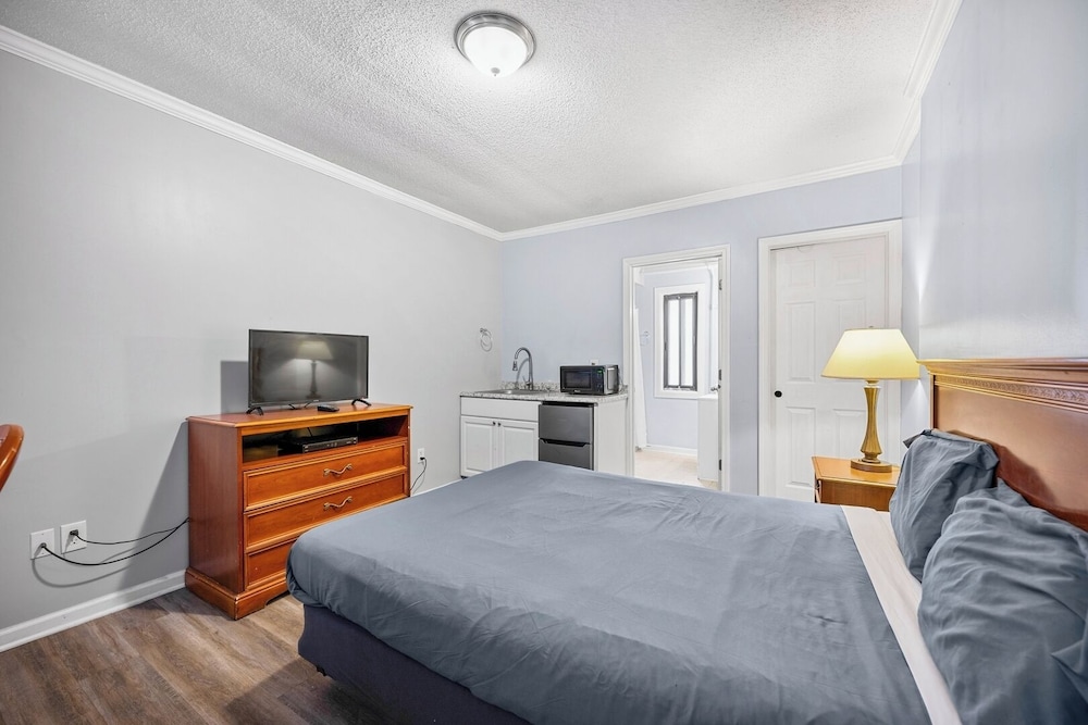 Cozy 1BR Retreat in Brownstown Relax & Unwind!