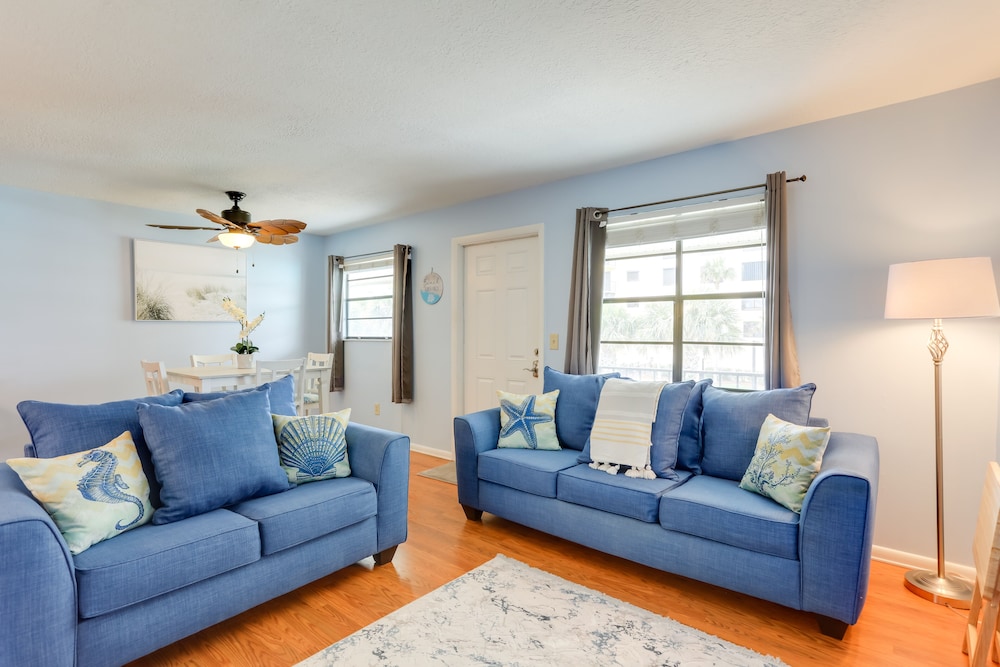 Idyllic Fort Pierce Retreat - Walk to Beach!