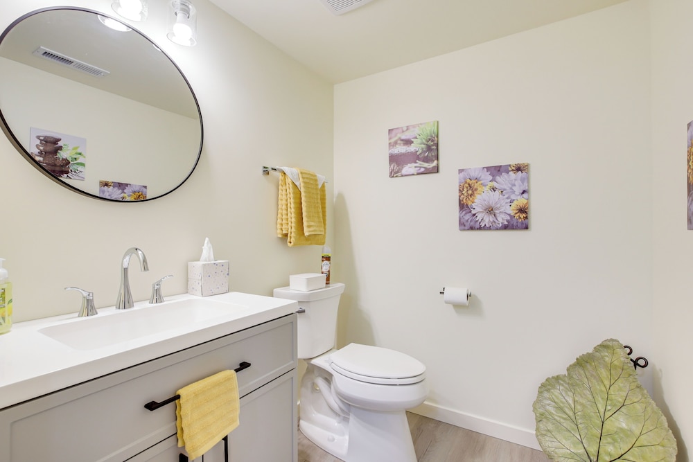 2 Mi to Lincoln Park Zoo: Family-friendly Home