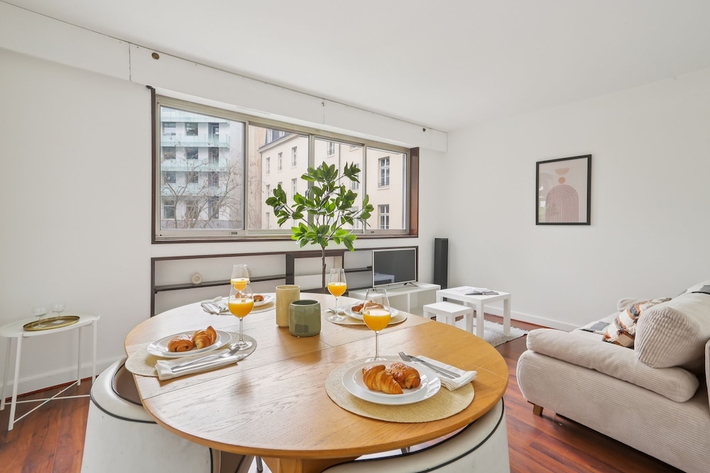 Chic 1BR Steps from Opéra Garnier