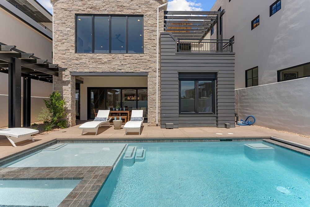 Lula Cove 7 Bedroom Home