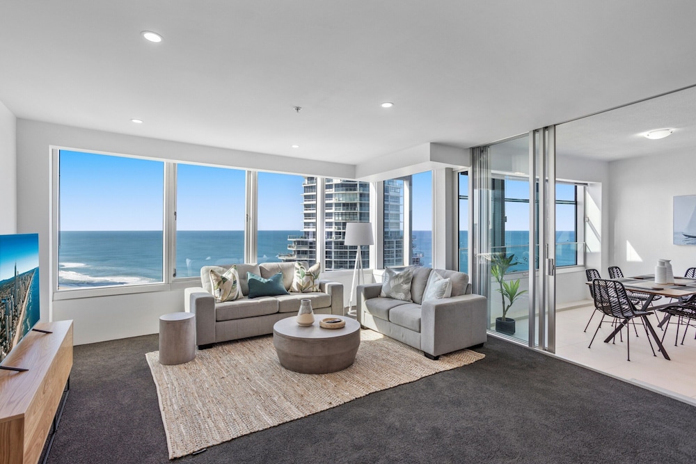 Oceanview 2-bed With Pool, Sauna, Gym & Parking