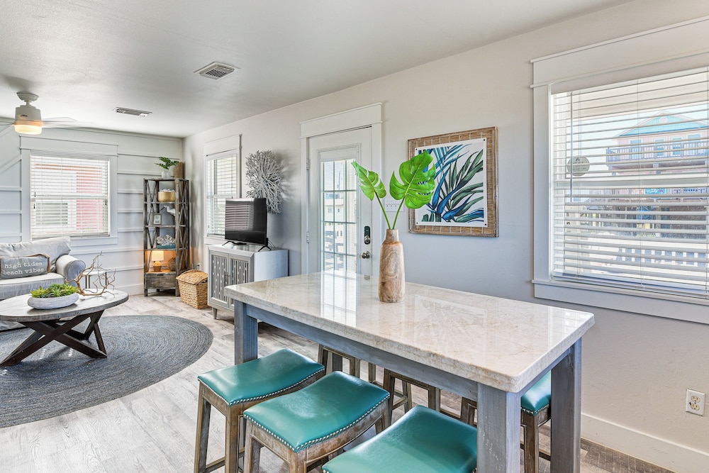 Modern Coastal Farmhouse: Walk to Surfside Beach!