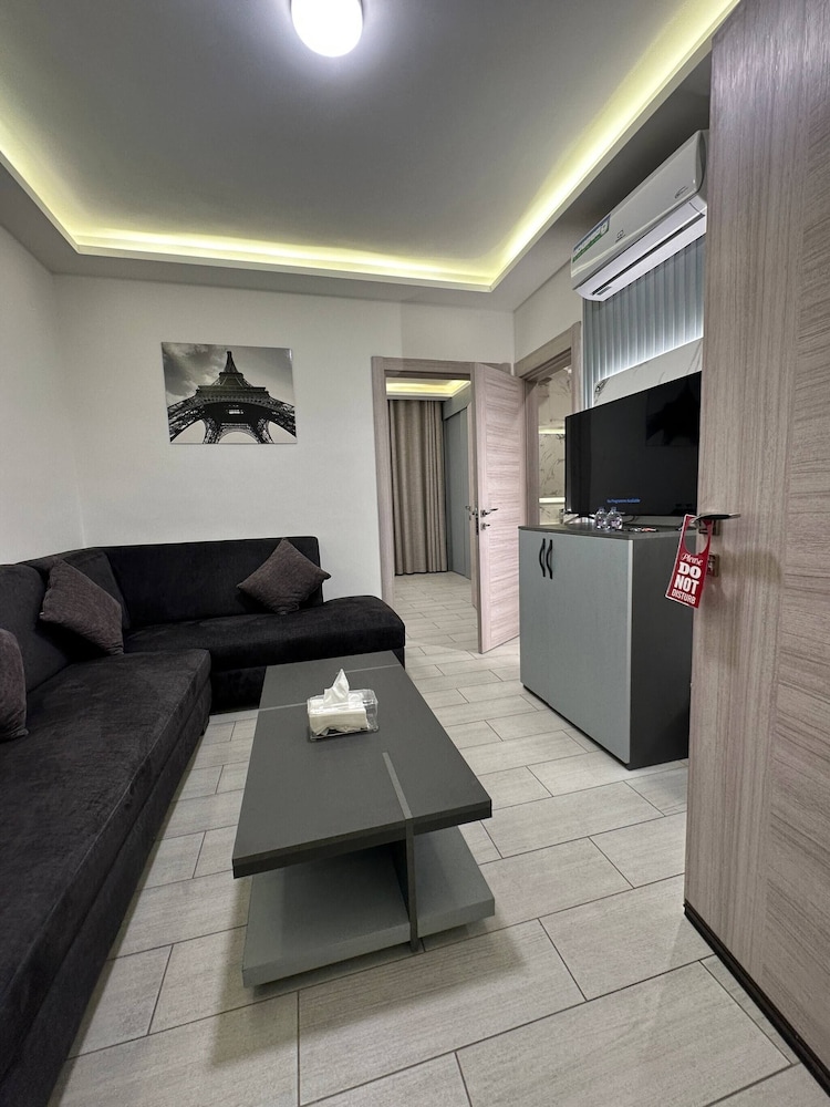 Luxury Room 03 Near Downtown view 5