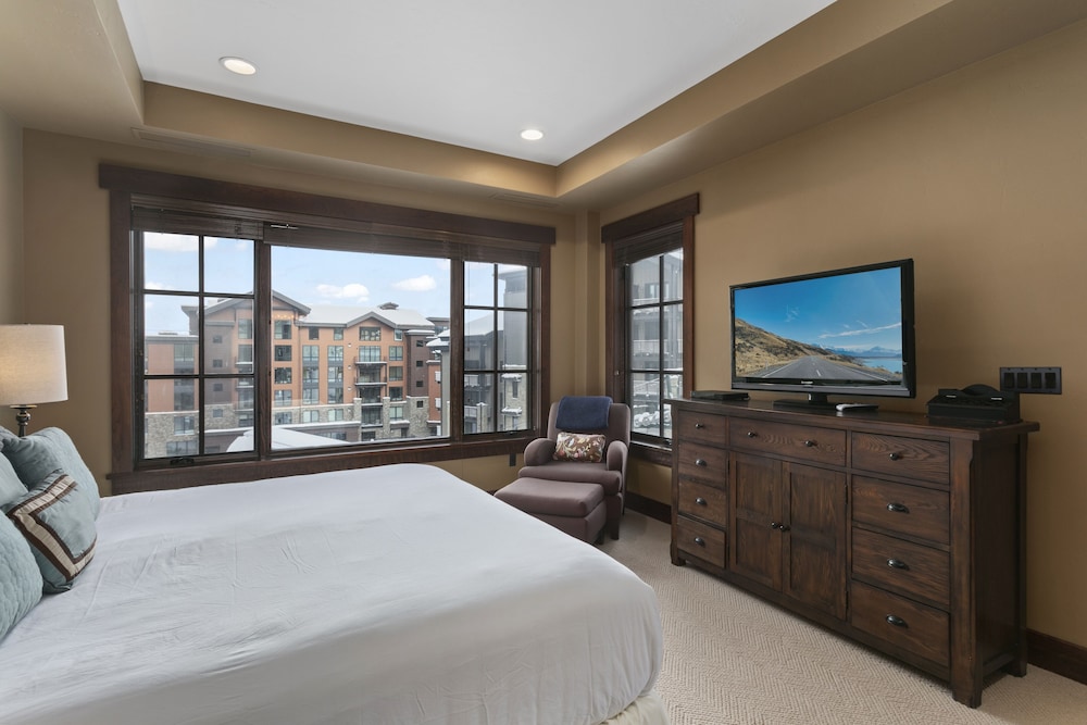 Flagstaff Lodge at Deer Valley Resort - Three Bedroom Residence #302 3 Condo
