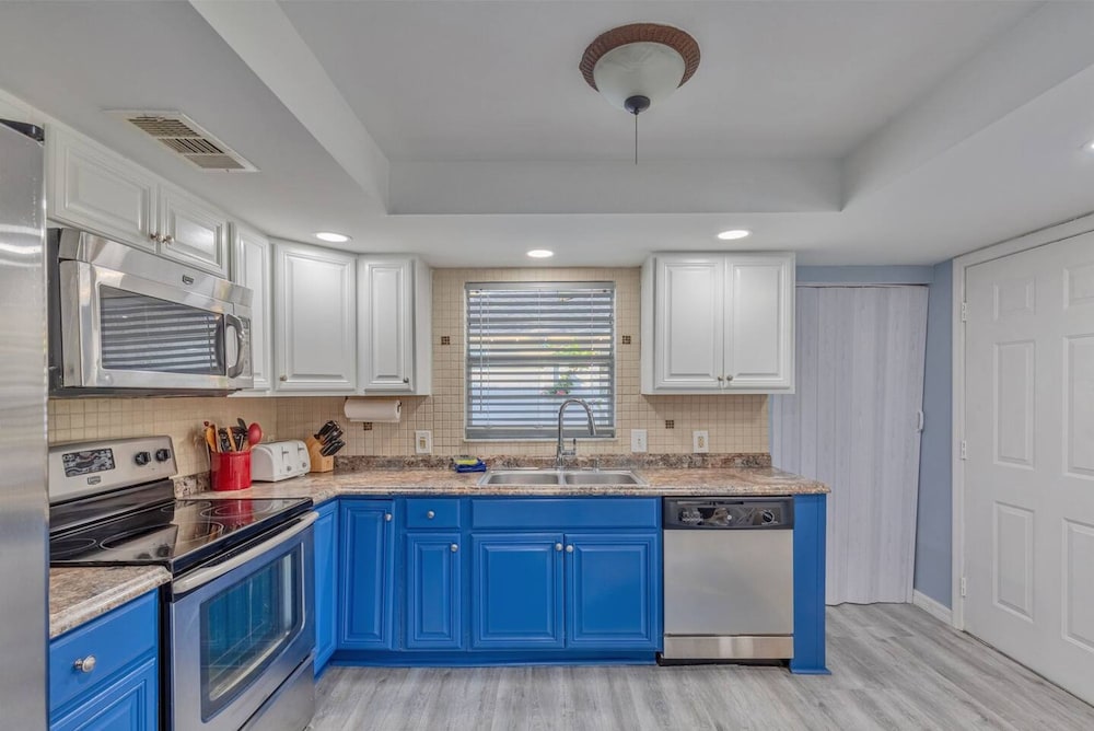 Royal Blue Downtown-gulfport-heated Pool